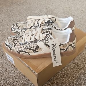 No Boundaries Womens Snake-Print Low Top Sneakers in Cream and Brown